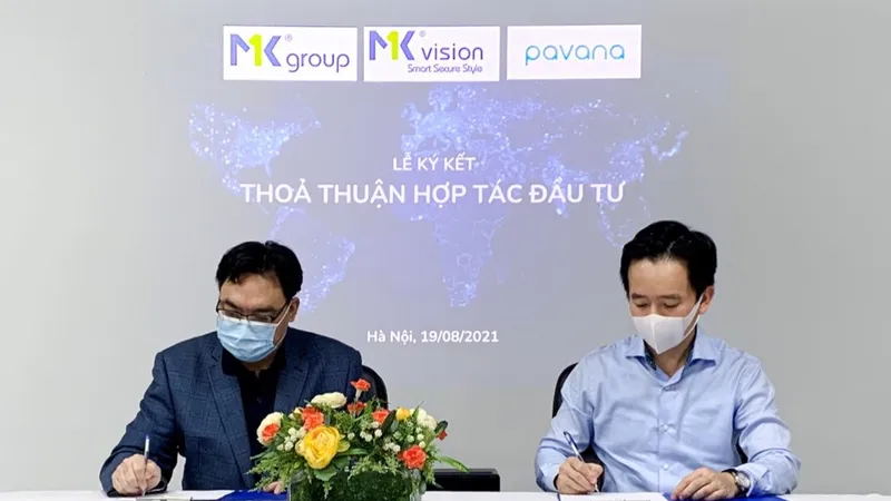 Chủ tịch của MK Group Nguyễn Trọng Khang và CEO của Pavana Nguyễn Trung Kiên ký kết thỏa Thỏa thuận hợp tác đầu tư