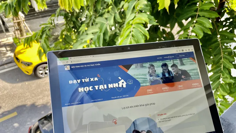 VNPT E Leaning trên máy tính bảng với nhiều tính năng hỗ trợ học tập