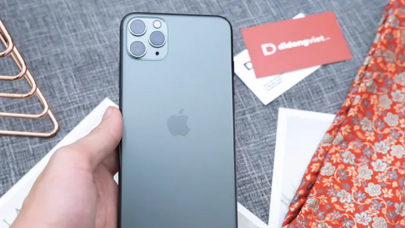 Phone 11 Pro Max hiện đang được giảm đến 2,7 triệu đồng 