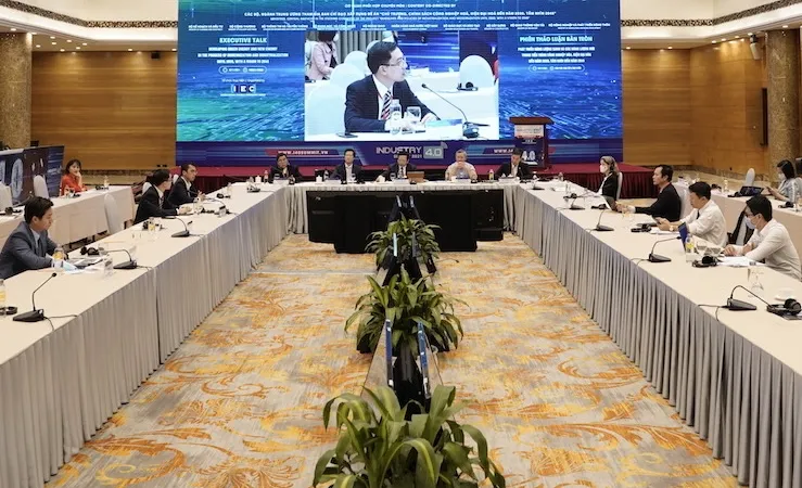 Ông Bruce Li, Phó Chủ tịch Kinh doanh Năng lượng số Châu Á - Thái Bình Dương của Huawei Digital Power phát biểu online tại Hội nghị