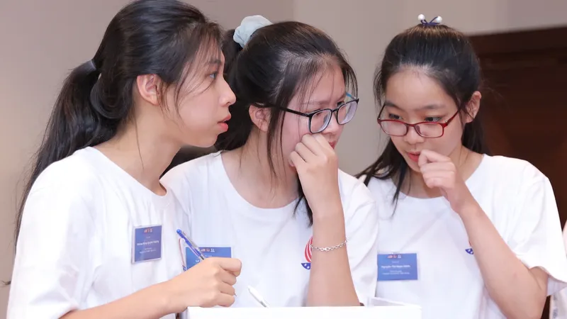 Các em học sinh tham dự Speak to Lead mùa 1