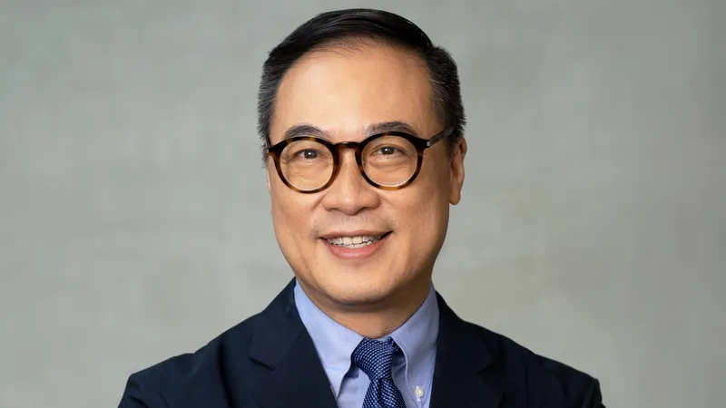 Ông Raymond Ho 