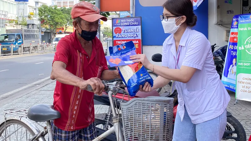 Khởi động từ đầu năm 2021, Chương trình “Long Châu sẻ chia” được FPT Long Châu đầu tư và cam kết thực hiện dài hơi
