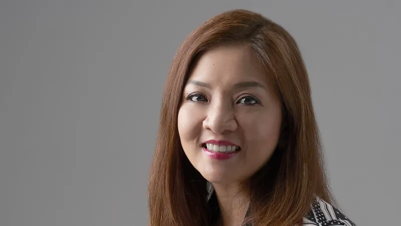 Bà Sandra Lee