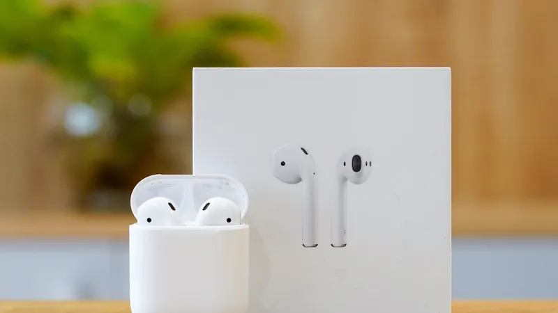 Minh Tuấn Mobile đang là hệ thống phân phối AirPods 2 chính hãng có giá bán tốt nhất thị trường ở thời điểm hiện tại