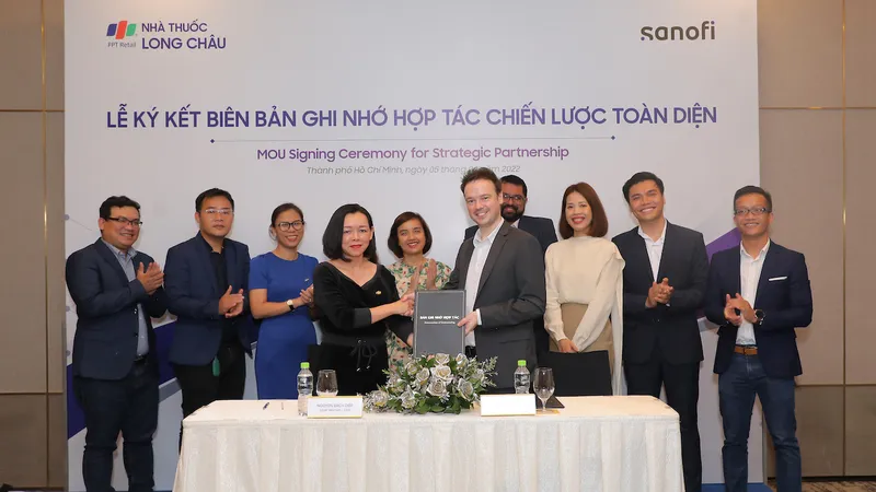 FPT Long Châu đã ký kết hợp tác cùng Sanofi CHC