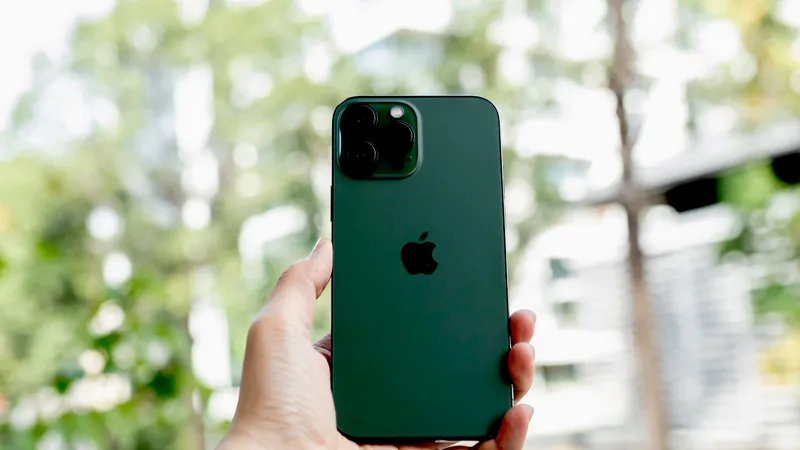 iPhone phiên bản màu xanh lá này cho thấy sự khác biệt