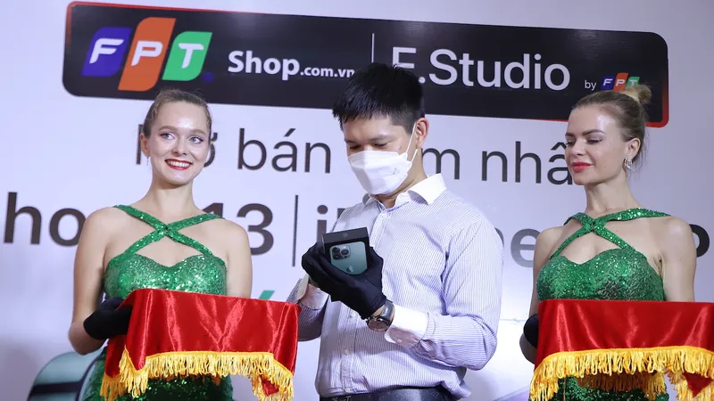 Phone 13 Series xanh lá thu hút người mua