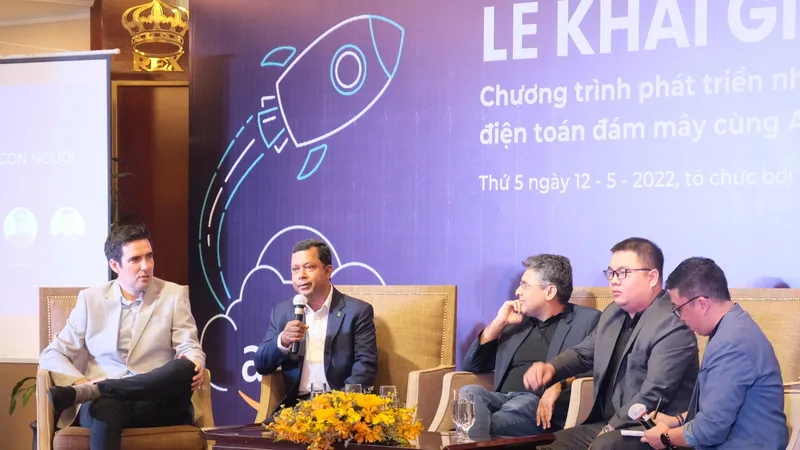 Các chuyên gia thảo luận về điện toán đám mây tại chương trình