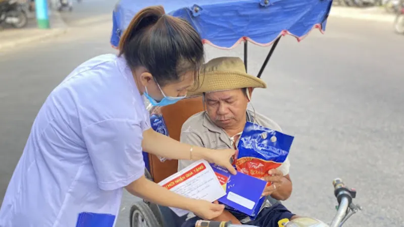 FPT Long Châu đồng hành với những hoàn cảnh khó khăn ​