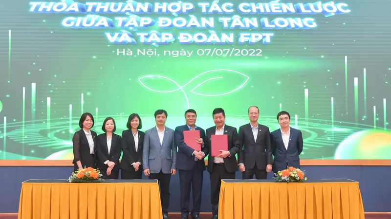 Lãnh đạo Tập đoàn Tân Long và FPT ký kết hợp tác