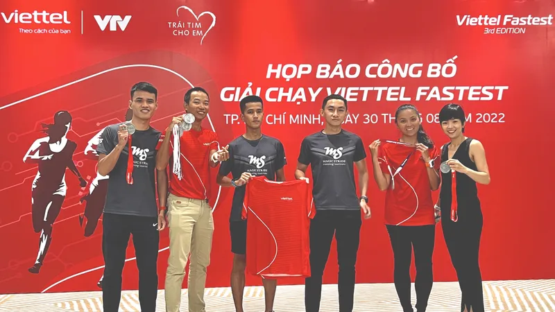Các vận động viên tham gia Họp báo Viettel Fastest tại TPHCM