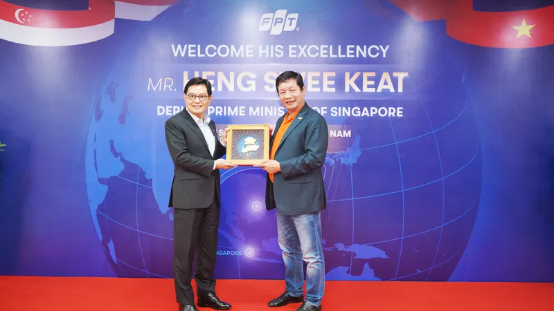 Chủ tịch HĐQT FPT Trương Gia Bình tiếp đón Phó Thủ tướng Singapore Heng Swee Keat ngày 13-9