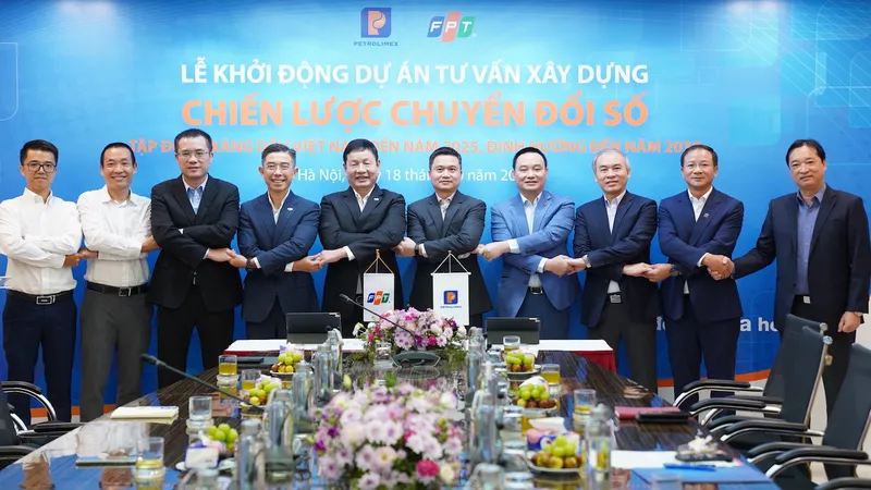 Lãnh đạo Petrolimex và FPT ký kết thực hiện Dự án Tư vấn Chuyển đổi số tại Tập đoàn Xăng Dầu Việt Nam