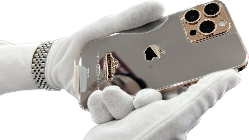 Chiếc iPhone 14 Pro Max mạ vàng và kim cương