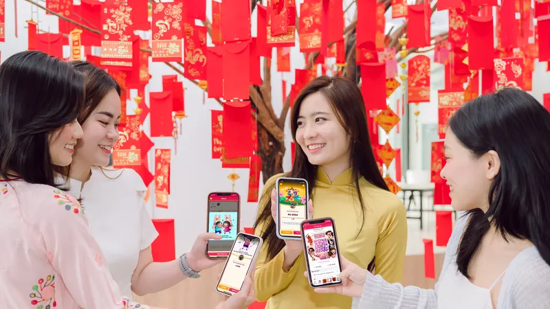 Tại Lắc Xì 2023, người dùng có thể tự tạo những chiếc thiệp chúc tết theo sở thích và kèm với mã QR Nhận tiền
