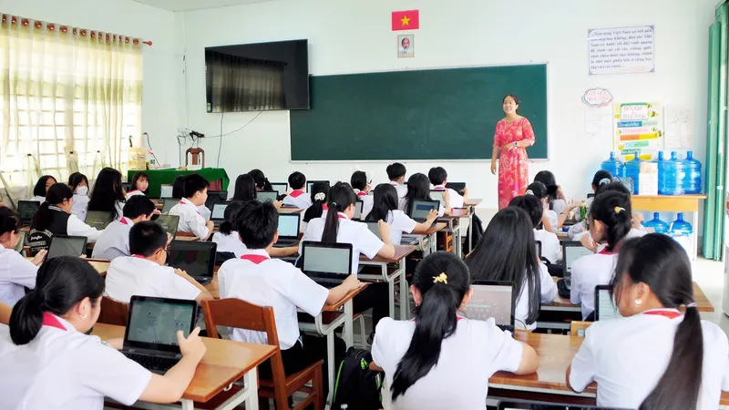 Học sinh ứng dụng Google for Education tại Trường THCS Đoàn Thị Điểm