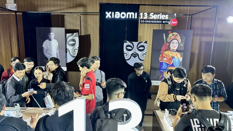 Xiaomi Việt Nam chính thức giới dòng siêu phẩm công nghệ cao cấp Xiaomi 13 Series bao gồm Xiaomi 13, Xiaomi 13 Lite và Xiaomi 13 Pro.