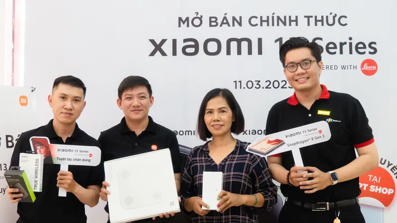Những khách hàng đầu tiên sở hữu siêu phẩm Xiaomi 13 Series