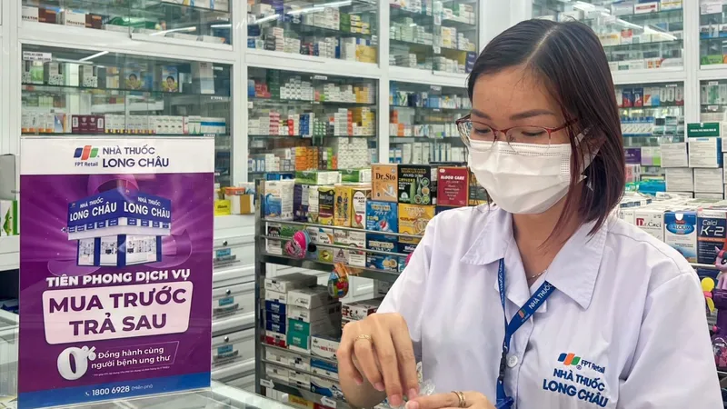 FPT Long Châu tiên phong triển khai dịch vụ trả góp hóa đơn mua thuốc ung thư.