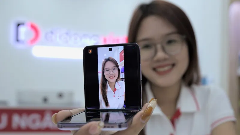 OPPO Find N2 Flip thích hợp với nữ giới