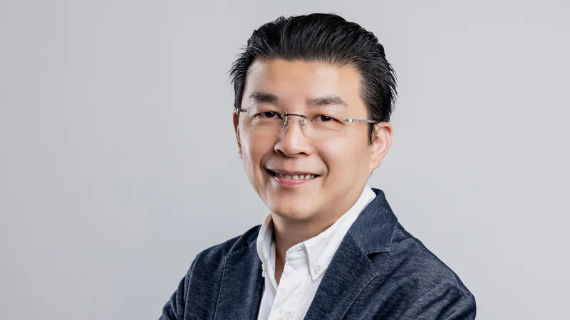Ông Adrian Hia