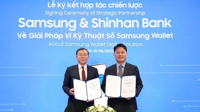 Lãnh đạo Samsung Việt Nam và Ngân hàng Shinhan Việt Nam ký kết hợp tác