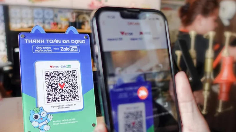 Khách hàng linh hoạt sử dụng ứng dụng ngân hàng hoặc Ví điện tử ZaloPay để quét mã ZaloPay QR đa năng và thanh toán
