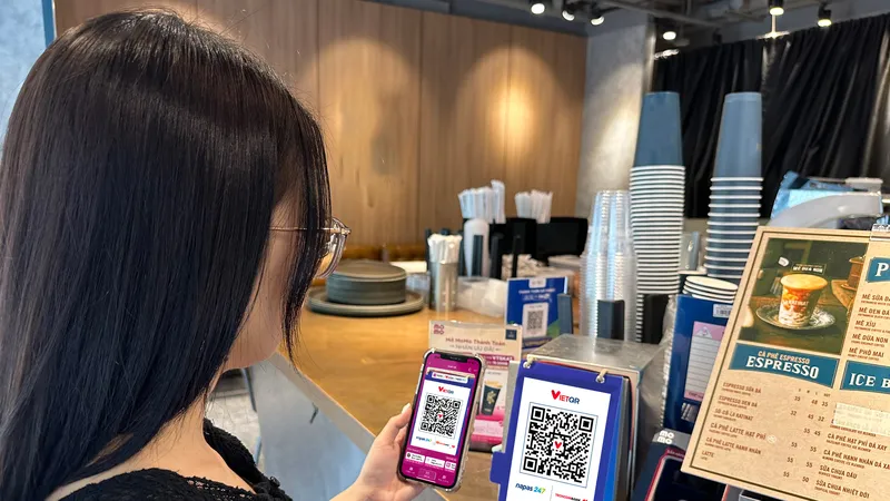 Sử dụng MoMo quét mã QR giúp người dùng chuyển trả, thanh toán một cách nhanh chóng