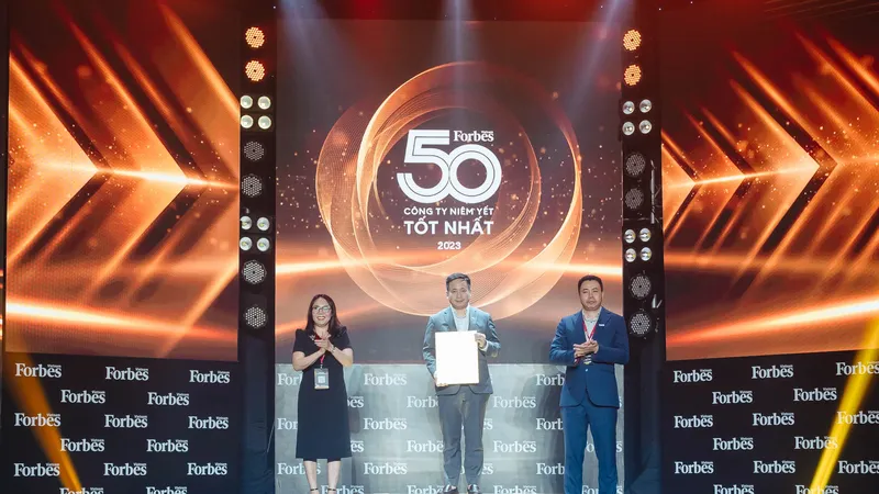 Tập đoàn FPT nhận giải Top 50 công ty niêm yết tốt nhất năm 2023