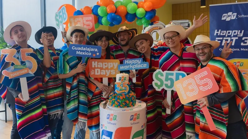 Nhân viên FPT Mexico trong ngày khai trương chi nhánh dịp chuẩn bị sinh nhật Tập đoàn FPT 35 năm.