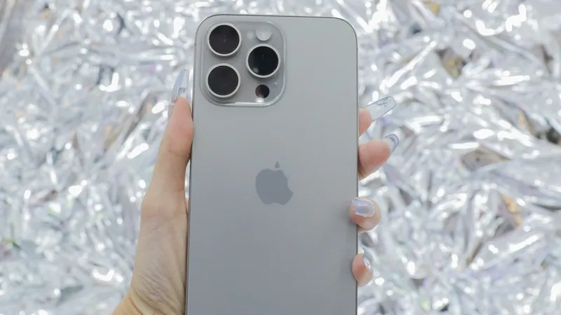 Lên đời iPhone 15 Pro Max 256GB chỉ bù từ 10 triệu đồng.