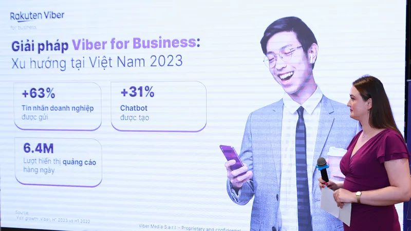 Đại diện Rakuten Viber giới thiệu các giải pháp mới tại Việt Nam. 