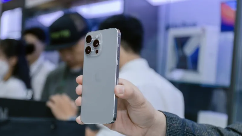 iPhone 15 Pro Max chỉ còn từ 32,99 triệu đồng