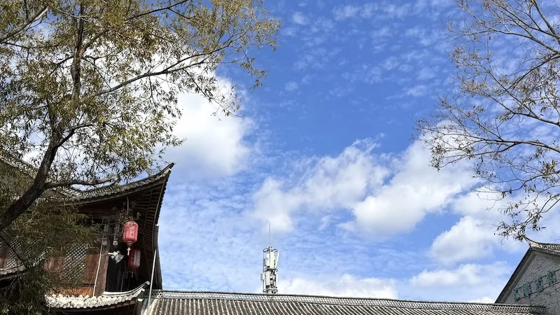 Mạng 5G của Huawei đang được triển khai ứng dụng ở phố cổ Heshun phục vụ quản lý của cơ quan du lịch và chia sẻ thông tin cho du khách