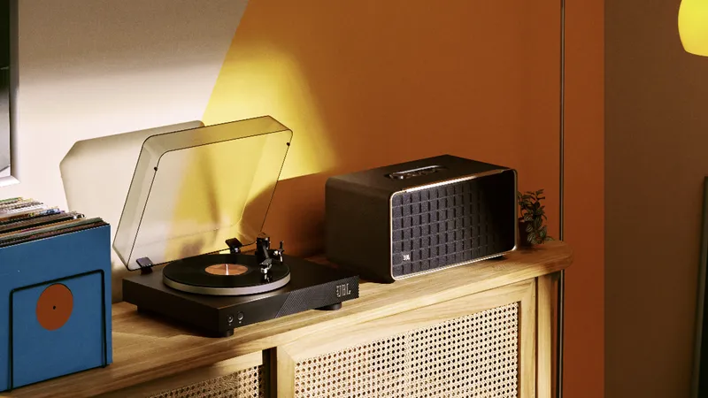 Dòng loa JBL Authentics và đầu đĩa than JBL Spinner BT