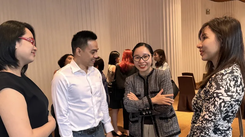 Phygital Labs cùng với ELLE đưa sàn diễn thời trang, kiến trúc lên không gian vật lý số