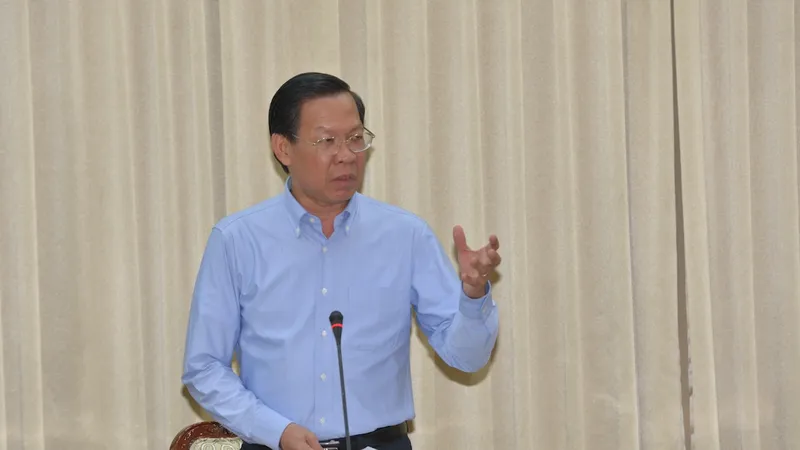 Chủ tịch UBND TPHCM Phan Văn Mãi chủ trì cuộc họp. Ảnh: CAO THĂNG