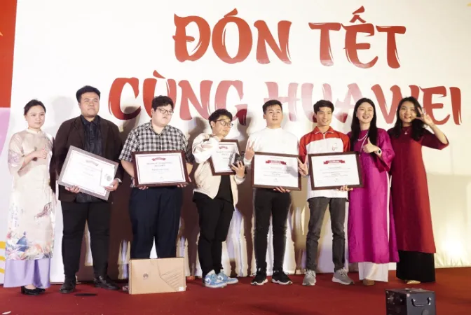 Các sinh viên xuất sắc nhất của cuộc thi ICT Competition 2023 - 2024.