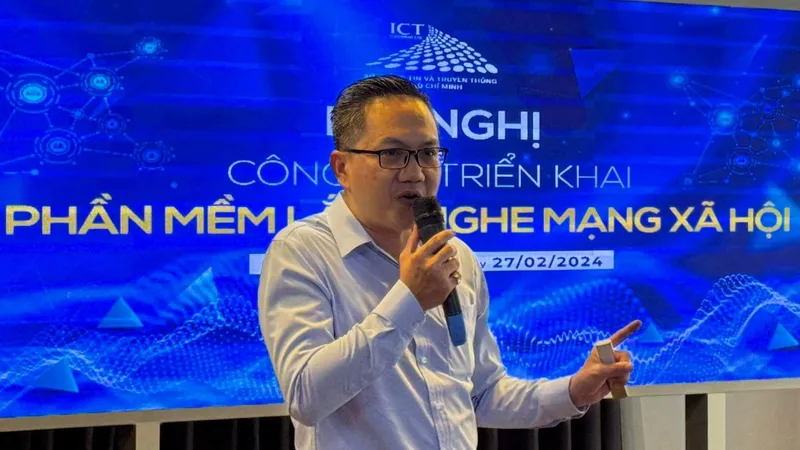 Đại diện Sở TT-TT TPHCM giới thiệu về phần mềm lắng nghe mạng xã hội
