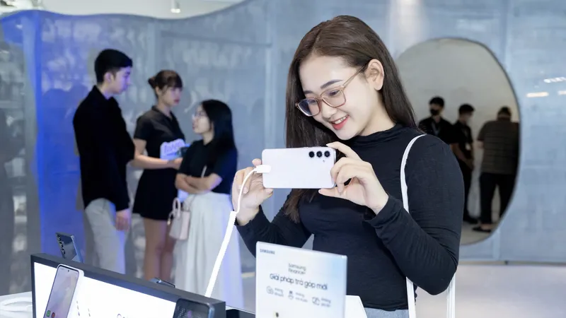 hiết kế của Galaxy A55 5G năm nay tạo ấn tượng với ngoại hình.