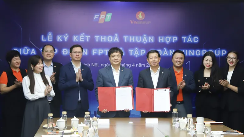 Tập đoàn Tập đoàn FPT và Vingroup ký kết thỏa thuận hợp tác.