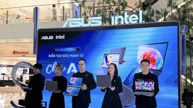 ASUS cũng trình diễn dải sản phẩm tiên phong trang bị chip AI.