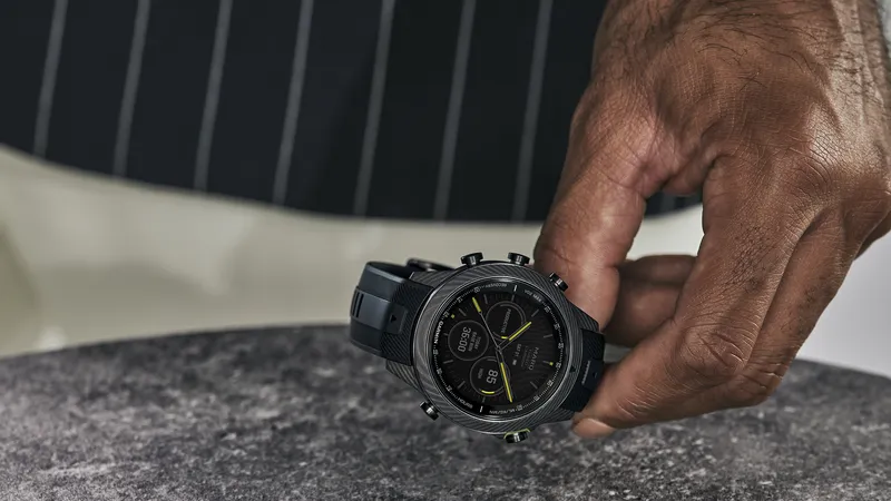 MARQ Athlete (Gen 2) - Carbon Edition có giá 77.990.000 đồng