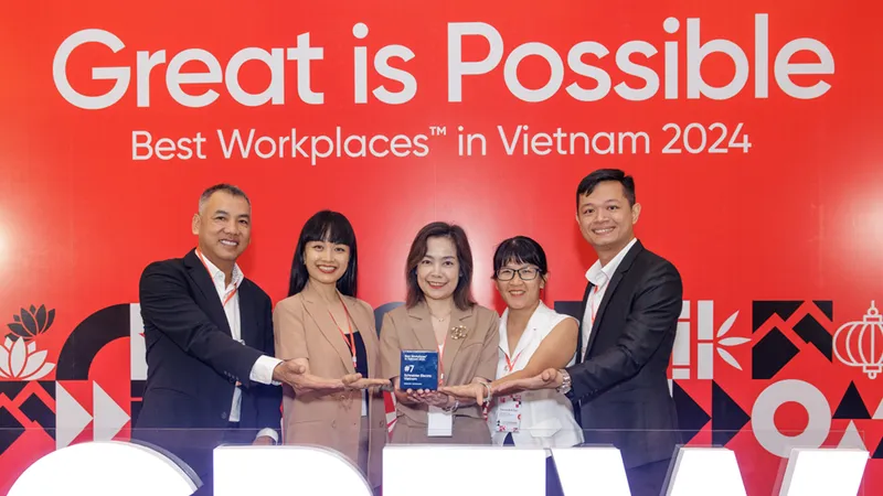 Đại diện Schneider Electric Việt Nam nhận giải thưởng