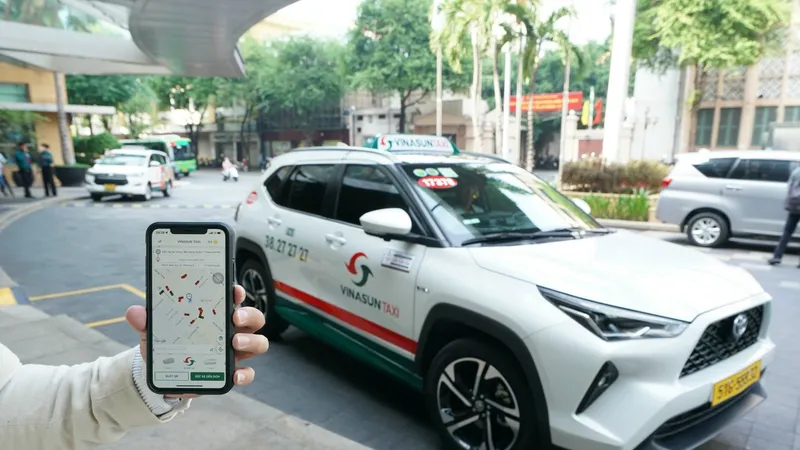 Dễ dàng sử dụng Taxi Hybrid của Vinasun với ứng dụng trên di động.