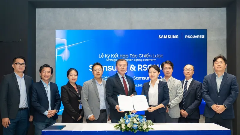Đại diện Samsung Vina và RSQUARE ký kết hợp tác.