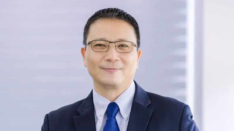 Ông Kenneth Tse