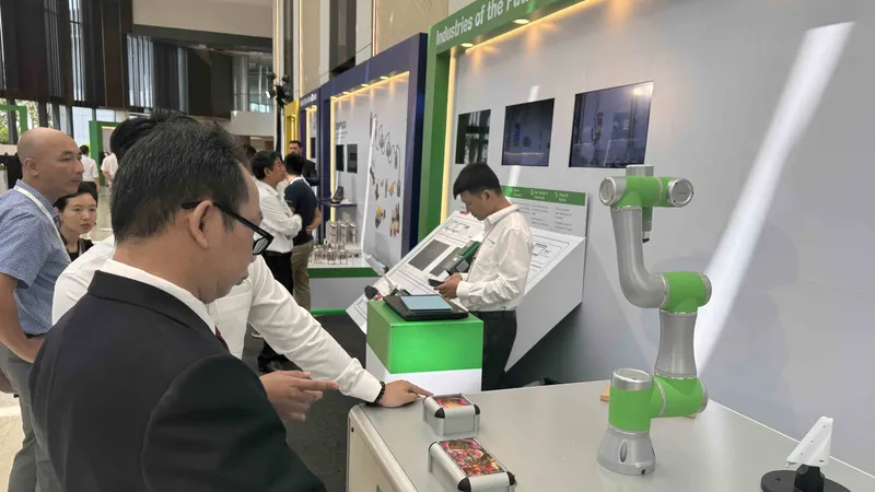 Schneider Electric giới thiệu các công nghệ tại Innovation Summit Vietnam 2024.