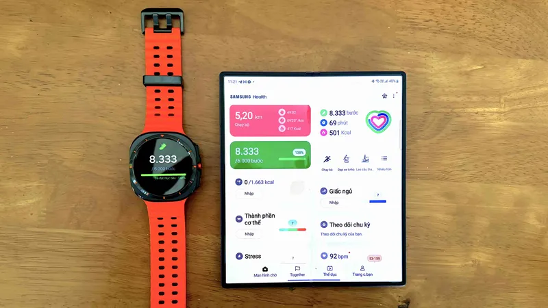 Galaxy Watch Ultra kết nối cùng Galaxy Z Fold 6 nâng thêm tầm trải nghiệm.